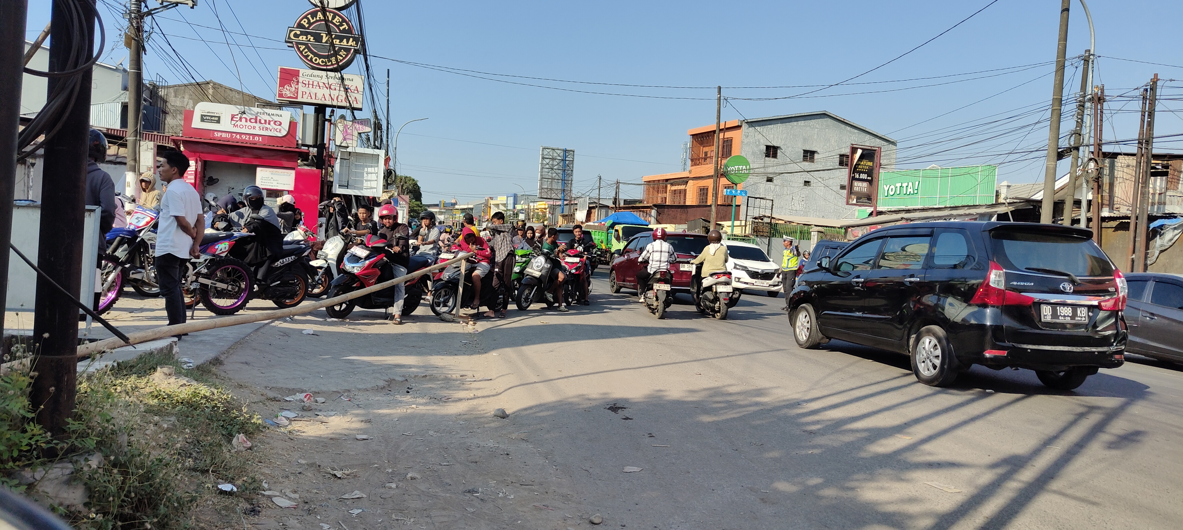 SPBU  Diserbu Antrean Kendaraan, Kepolisian Turun Langsung ke Lokasi